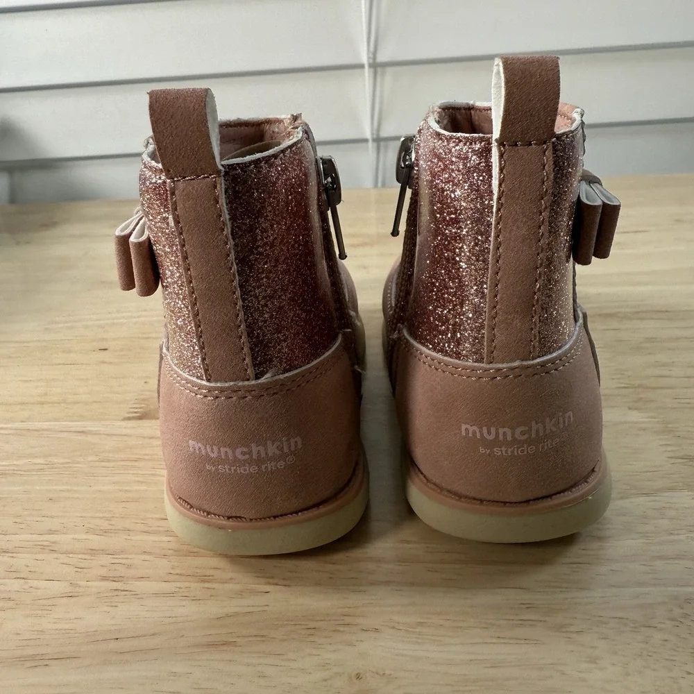 Munchkin by Stride Rite Little Girl's Size 7M Avalon Pink Glitter Side-Zip Boots